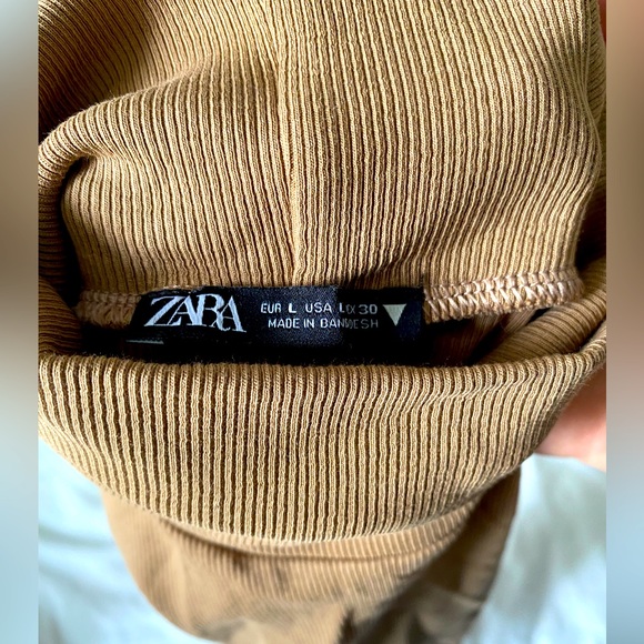 Brown fitted ribbed turtleneck - Picture 2 of 2